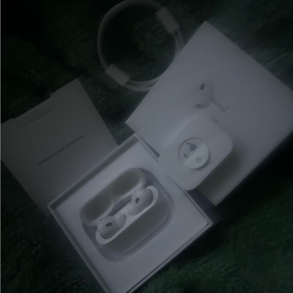 Brand new AirPods Pro 2nd gen - authentic with active noise cancellation - Picture 4 of 7